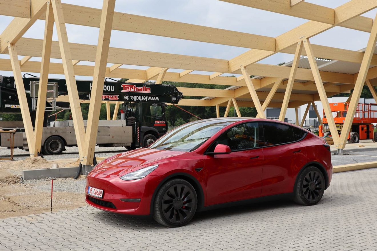 Tesla Model Y Performance rot Probefahrt