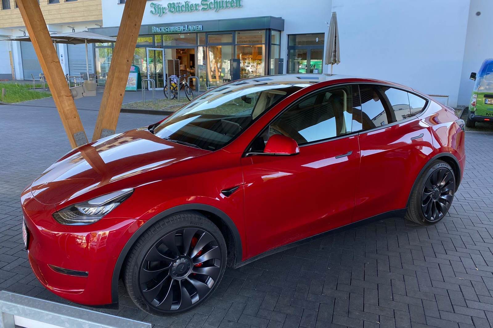 Tesla Model Y Probefahrt, Test, Fahrbericht & Vergleich mit Model S - Das  beste Elektroauto der Welt?! – DANZEI
